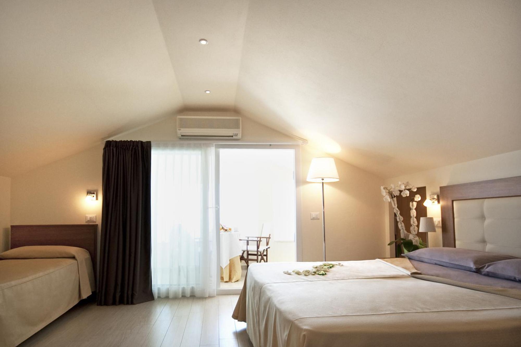 Hotel Aurea بيلاريا-إيجيا مارينا الغرفة الصورة